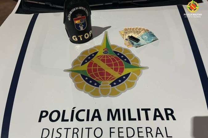 Homem com bloqueador de tornozeleira eletrônica foi encontrado em Ceilândia com R$ 470,00, em dinheiro  -  (crédito: PMDF )