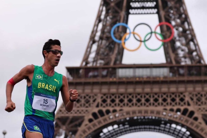 Caio Bonfim durante prova do revezamento misto da marcha atlética em Paris  -  (crédito: Miriam Jeske/COB)