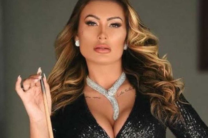 Andressa Urach cogita implantar um terceiro seio e causa na internet -  (crédito: Redes Sociais)