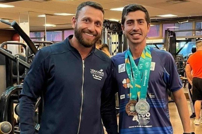 O fisioterapeuta Tiago Fonseca e Caio Bonfim trabalham juntos há nove anos para melhorar o condicionamento do marchador
- (crédito: Arquivo pessoal) O fisioterapeuta Tiago Fonseca e Caio Bonfim trabalham juntos há nove anos para melhorar o condicionamento do marchador
- (crédito: Arquivo pessoal)