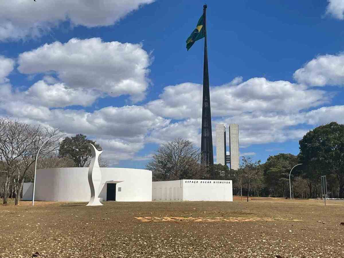 Espaços no Bosque dos Constituintes homenageiam pioneiros de Brasília