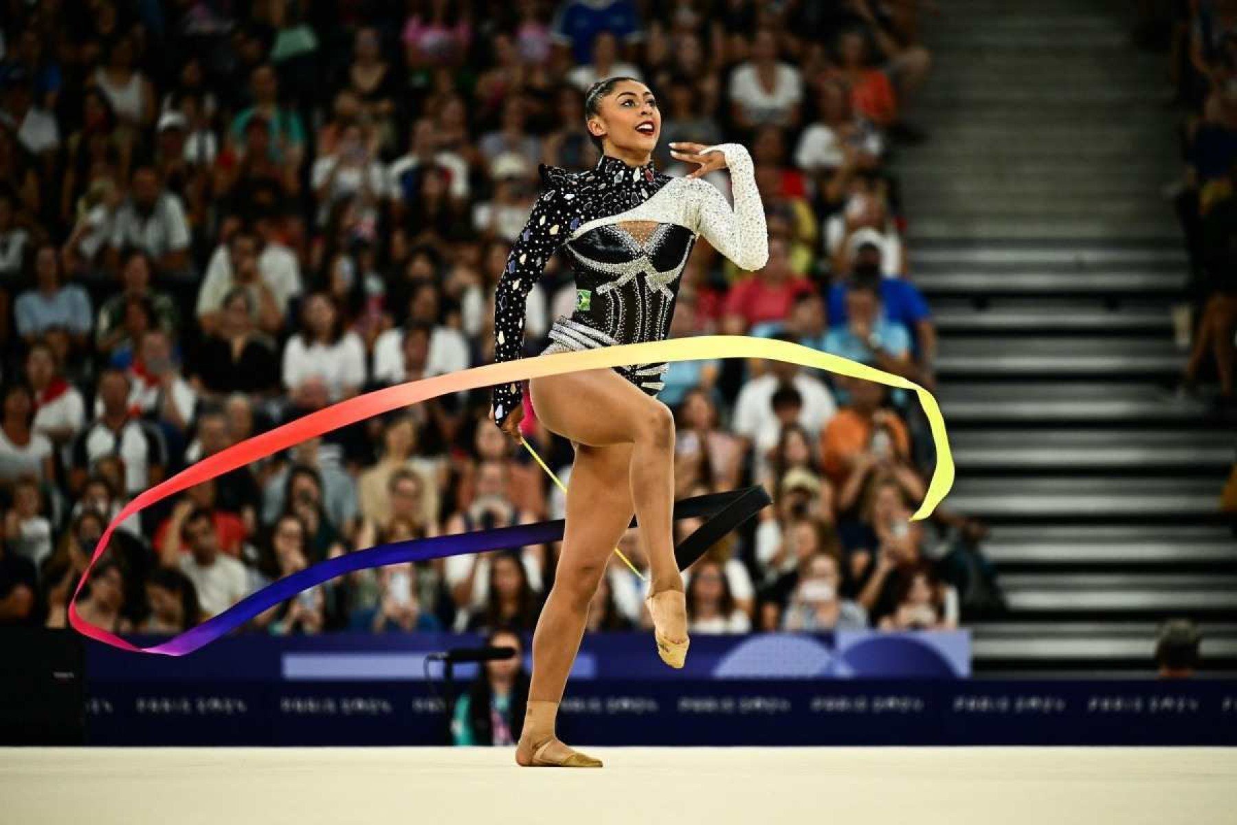 Bárbara Domingos se classifica para a final da ginástica rítmica em Paris