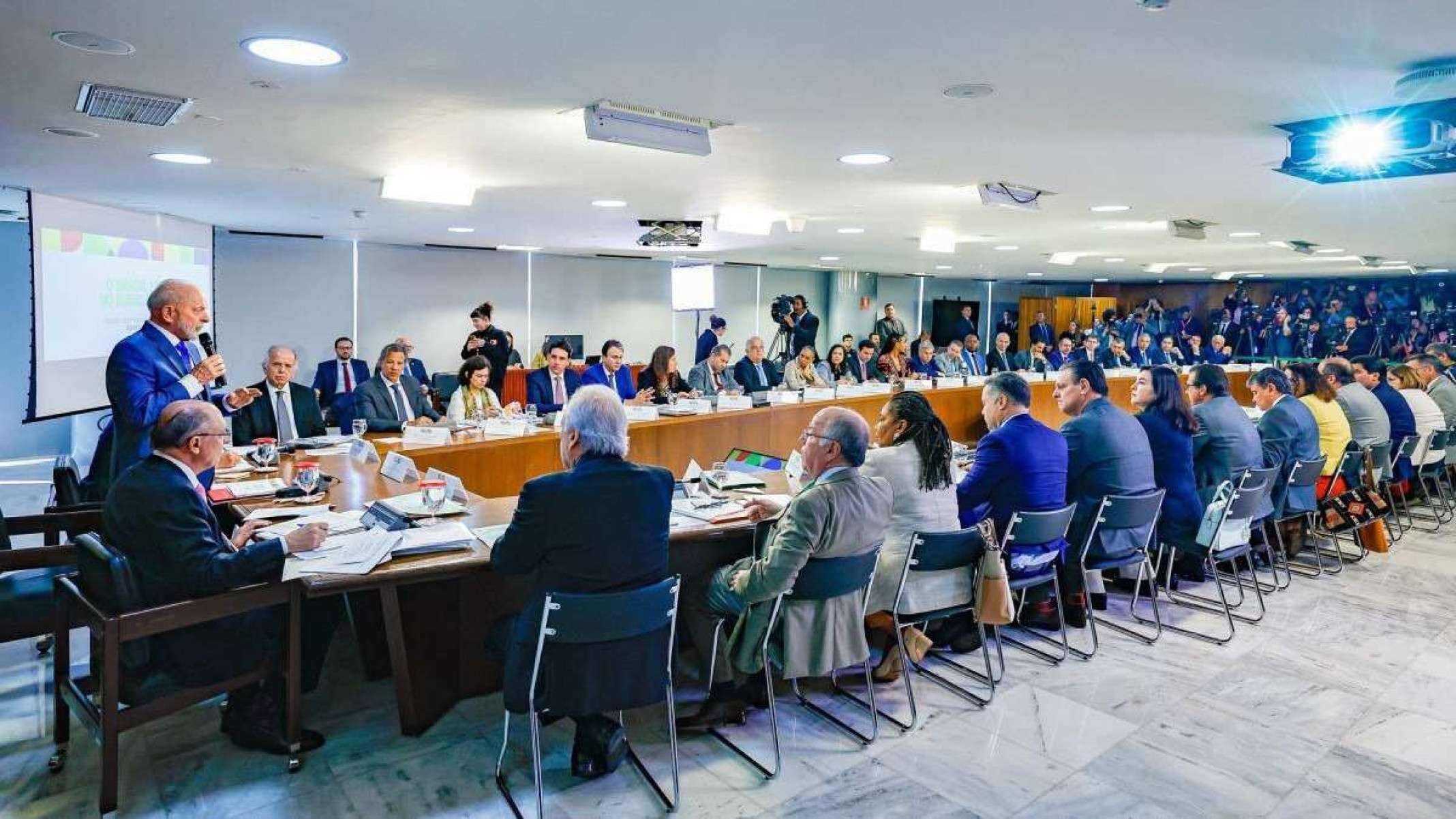 Análise: reforma ministerial é mais problema do que solução