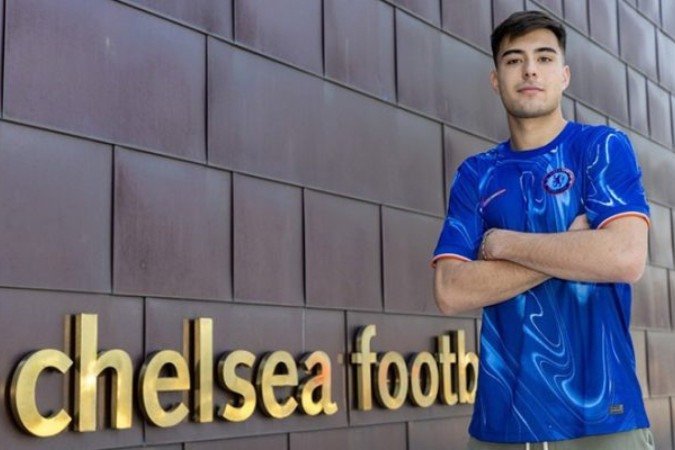 Aaron Anselmino é o novo reforço do Chelsea, mas permanecerá no Boca por mais um temporada  -  (crédito: - Foto: Divulgação / Chelsea)