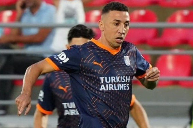 Davidson em ação com a camisa do Basaksehir - (crédito: Foto: Divulgação) Davidson em ação com a camisa do Basaksehir - (crédito: Foto: Divulgação)