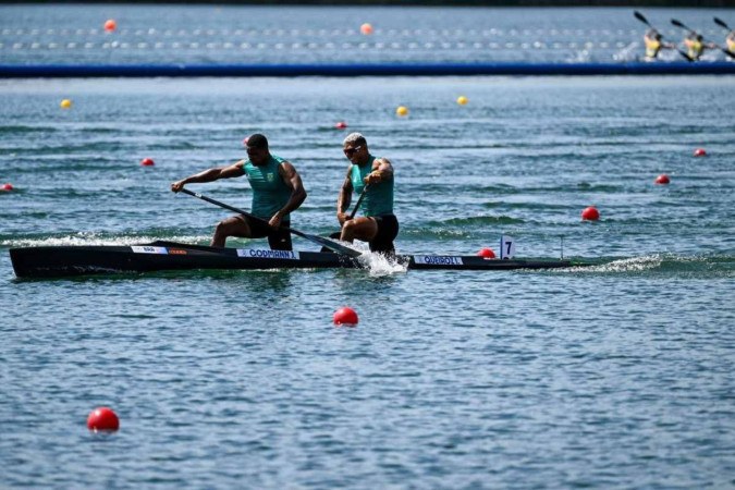 Isaquias Queiroz e Jacky Godmann ficaram em 7ª posição e não conseguiram o pódio na C2 500m -  (crédito: Leandro Couri/EM/DA Press)