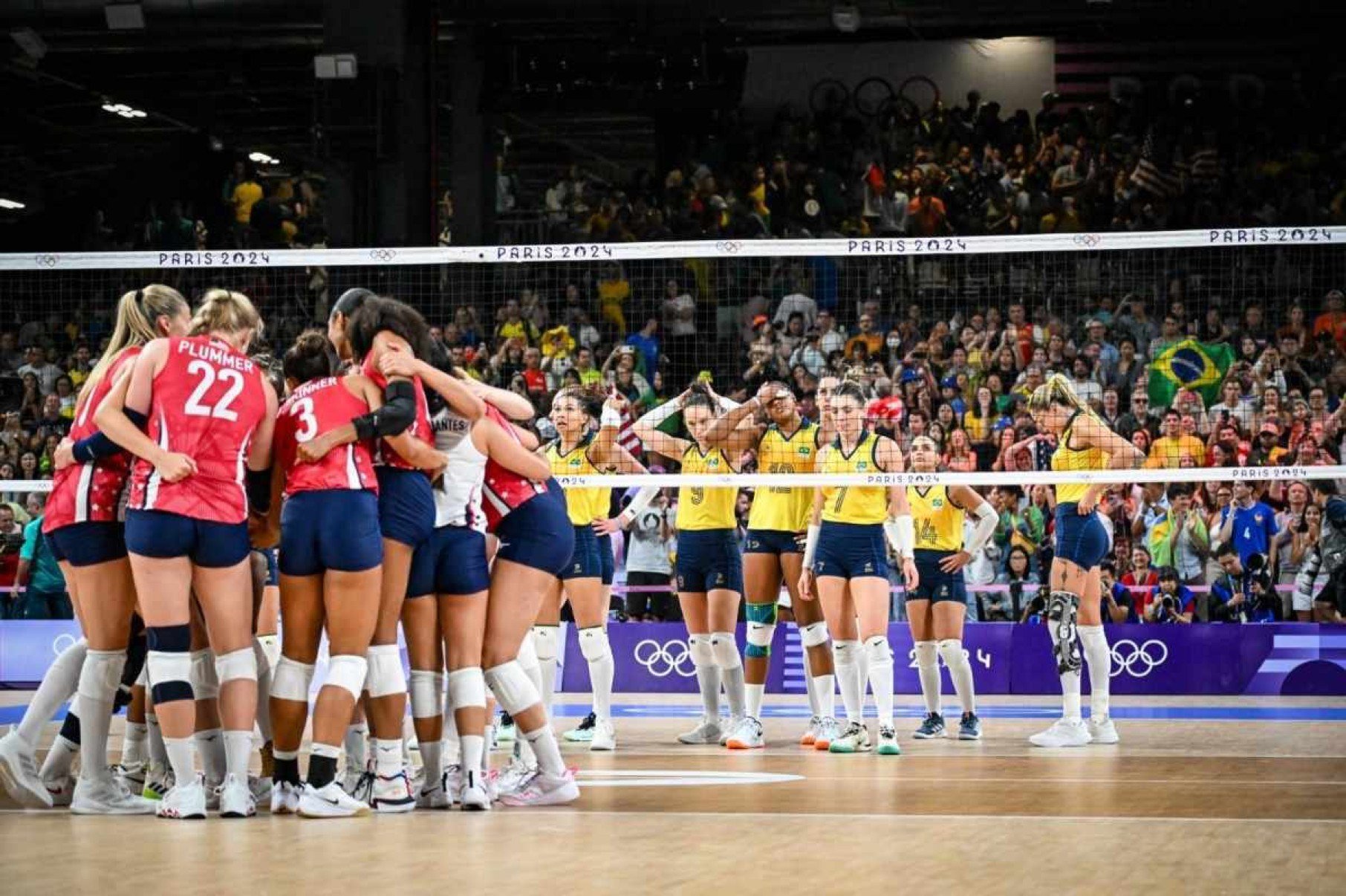 Torcida passa apoio à Seleção de vôlei após derrota nas semifinais