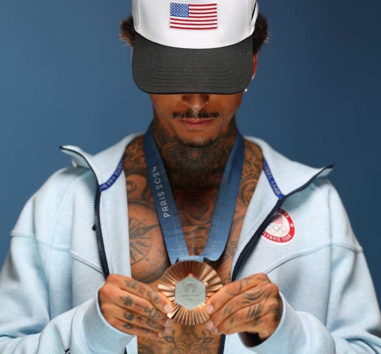 Skatista mostra desgaste de medalha de bronze: 