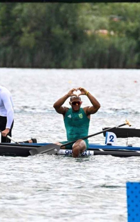Isaquias (de verde) conquistou a medalha de prata na canoa individual 1000 metros -  (crédito: Leandro Couri/EM/DA Press)