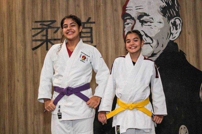 A judoca Bia Mesquita é o ídolo de Maria Luíza (D) e Manuela