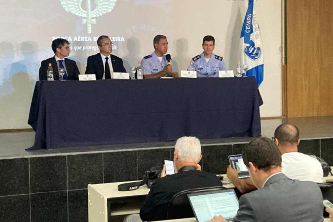 Coletiva de imprensa sobre acidente aéreo em Vinhedo. Da esquerda para direita: Ricardo Catanat (diretor da Anac); Luiz Ricardo (diretor da Anac); Brigadeiro Marcelo Moreno (comandante do Cenipa) e Coronel Baldin (chefe da divisão de investigação do Cenipa) -  (crédito: Vinicius Doria/CB/D.A. Press)