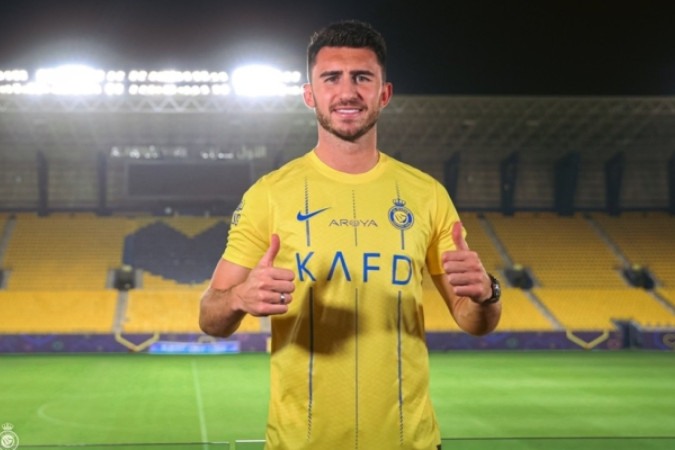 Laporte com a camisa do seu atual clube, o Al-Nassr -  (crédito:  - Foto: Divulgação / Al Nassr)