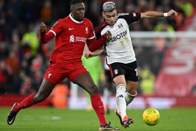 Andreas Pereira em ação com a camisa do Fulham pela Premier League  -  (crédito:  - Foto: Paul Ellis/AFP via Getty Images)