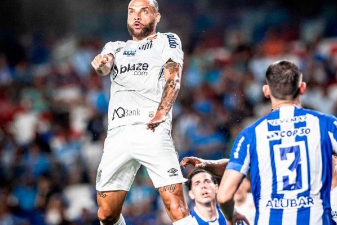 Guilherme foi o grande destaque do Santos na vitória contra o Paysandu -  (crédito: Foto: Raul Baretta/ Santos FC)