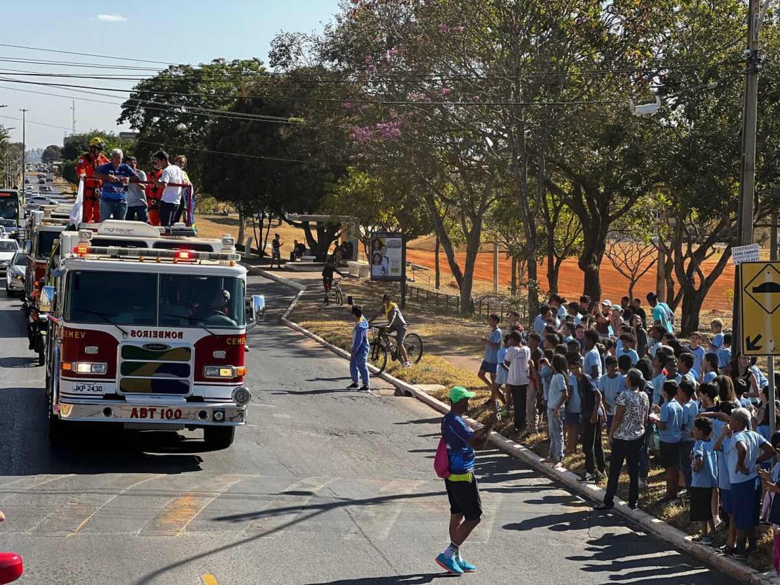 Caio Bonfim é recebido com carreata em sobradinho após conquistar a medalha de prata na marcha atlética dos Jogos Olímpicos de Paris 2024