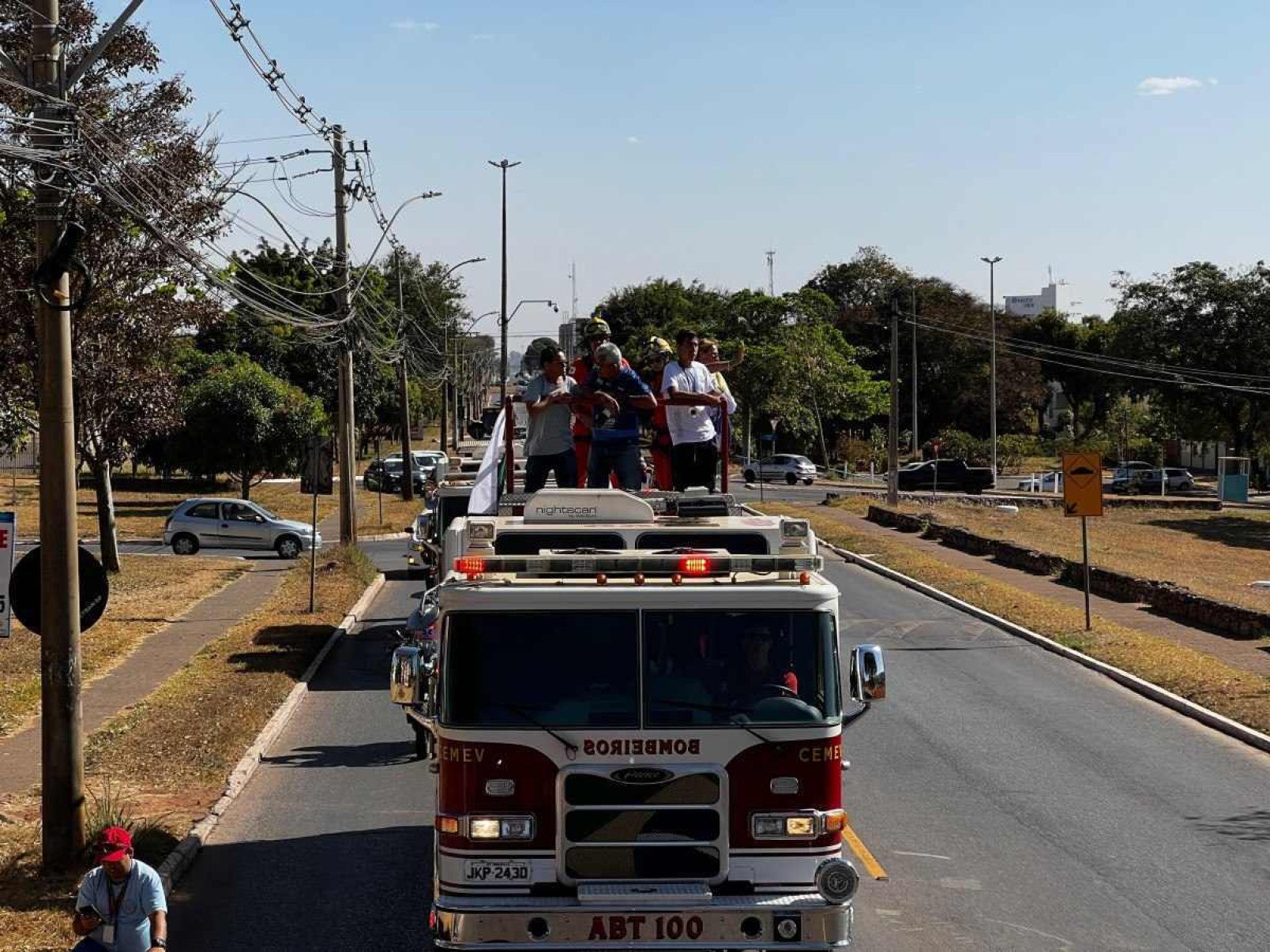 Caio Bonfim é recebido com carreata em sobradinho após conquistar a medalha de prata na marcha atlética dos Jogos Olímpicos de Paris 2024