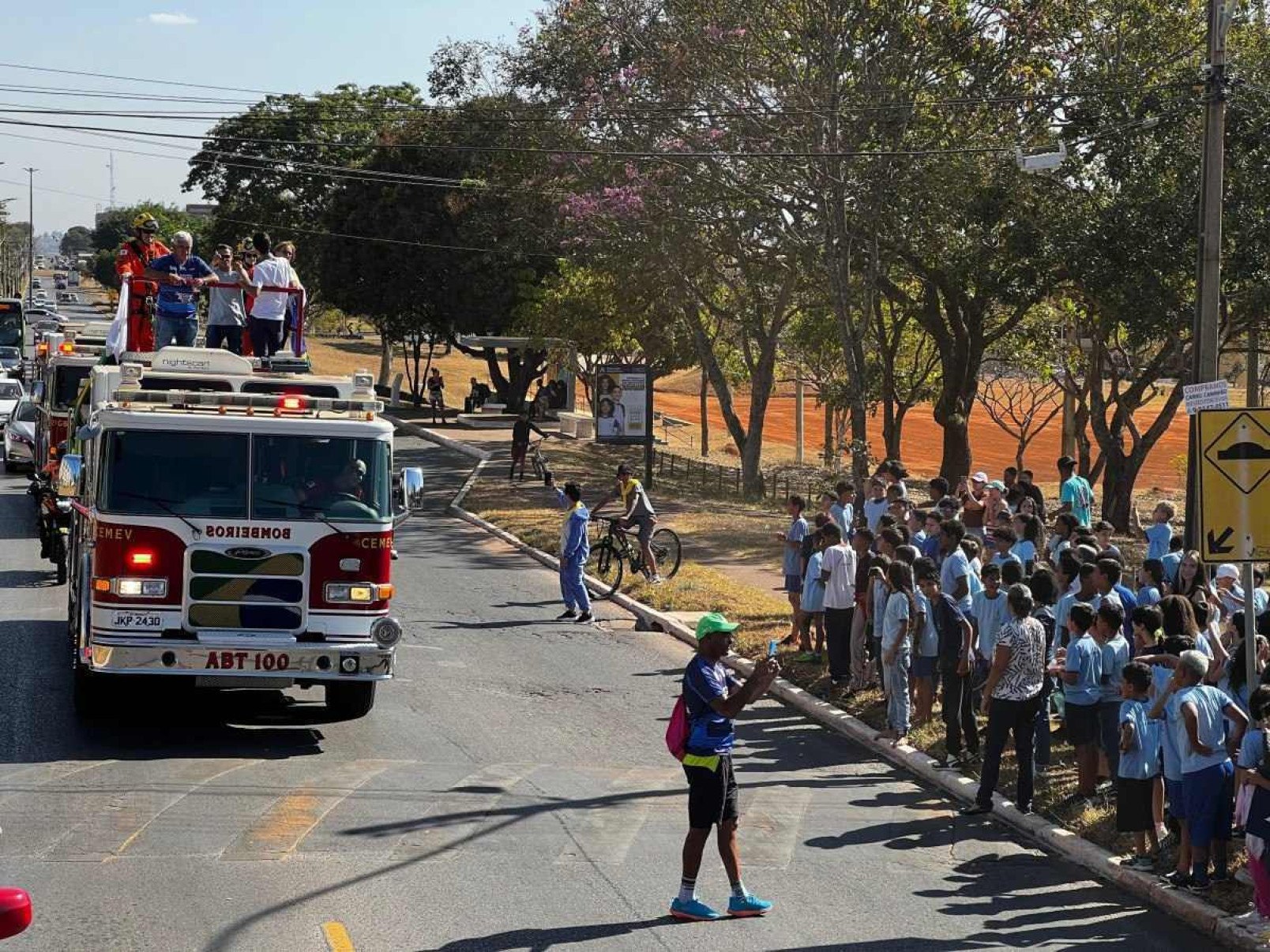 Caio Bonfim é recebido com carreata em sobradinho após conquistar a medalha de prata na marcha atlética dos Jogos Olímpicos de Paris 2024