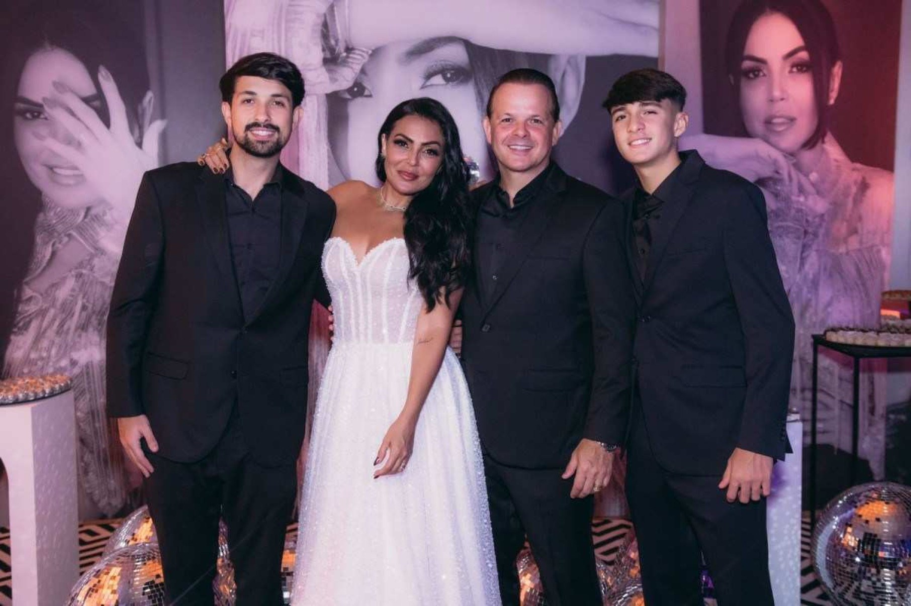 Gardenia Cavalcanti familiares e amigos comemorando 50 anos