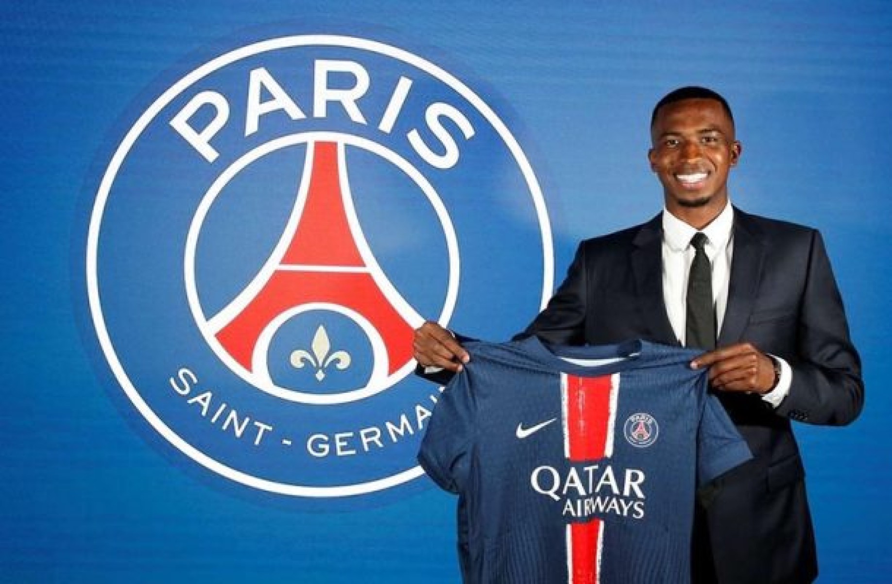 PSG anuncia a contratação do zagueiro equatoriano Willian Pacho