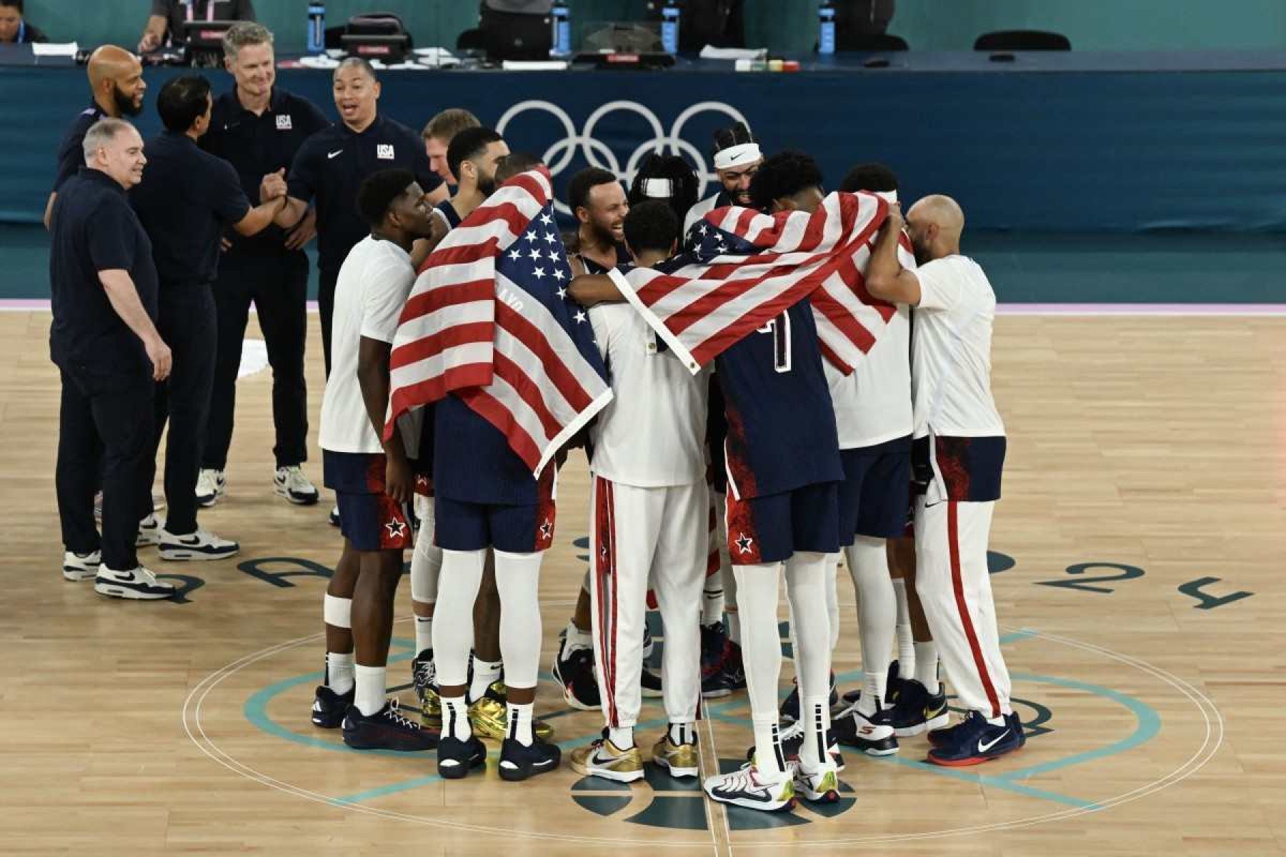 Magia do Dream Team esfria clima hostil francês e EUA são ouro no basquete