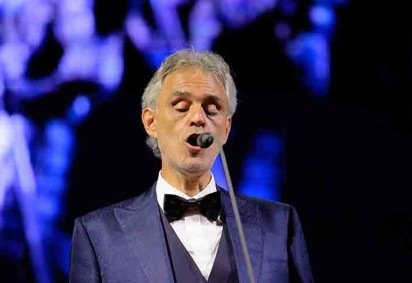 O cantor Andrea Bocelli é um dos maiores tenores da história. Em maio, ele esteve no Brasil para apresentações pela sexta vez no país.  Uma turnê em comemoração aos 30 anos de carreira do artista italiano. 
 -  (crédito: flickr Lucian Nuta)