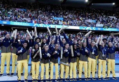  Seleção Brasileira ficou com a medalha de prata no torneio de futebol feminino das Olimpíadas Paris-2024, após perder para os Estados Unidos por 1 x 0 neste sábado, no Parque dos Príncipes.  -  (crédito:  Alexandre Loureiro/COB)