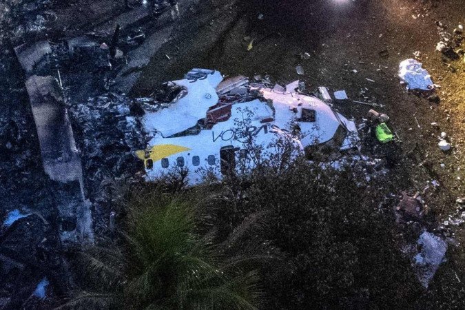 Agora em São Paulo, as turbinas e os dois motores do avião serão examinados por especialistas -  (crédito: Miguel Schincariol/AFP)