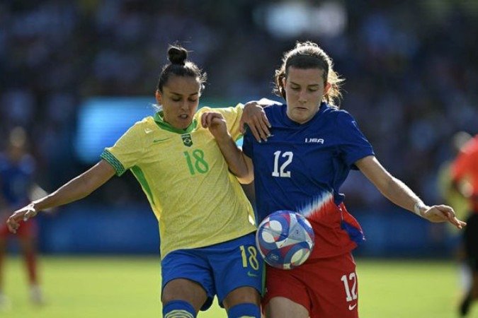 Gabi Portilho disputa a bola com a americana Tierna Davidson na final olímpica do futebol feminino - (crédito: Foto: Jonathan Nackstrand -AFP via Getty Images) Gabi Portilho disputa a bola com a americana Tierna Davidson na final olímpica do futebol feminino - (crédito: Foto: Jonathan Nackstrand -AFP via Getty Images)