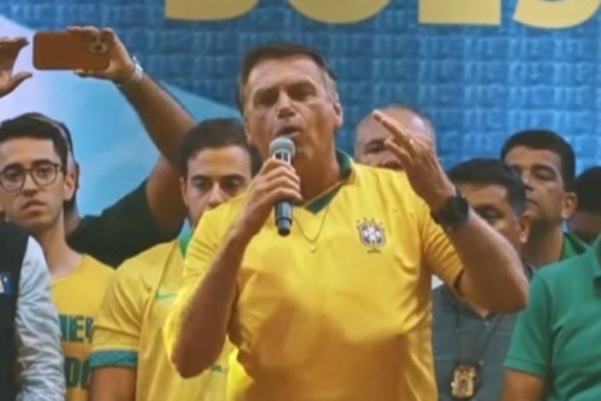 Ex-presidente Jair Bolsonaro afirma que vai leiloar joias para doar à Santa Casa de Juiz de Fora -  (crédito: Reprodução/Redes Socias)