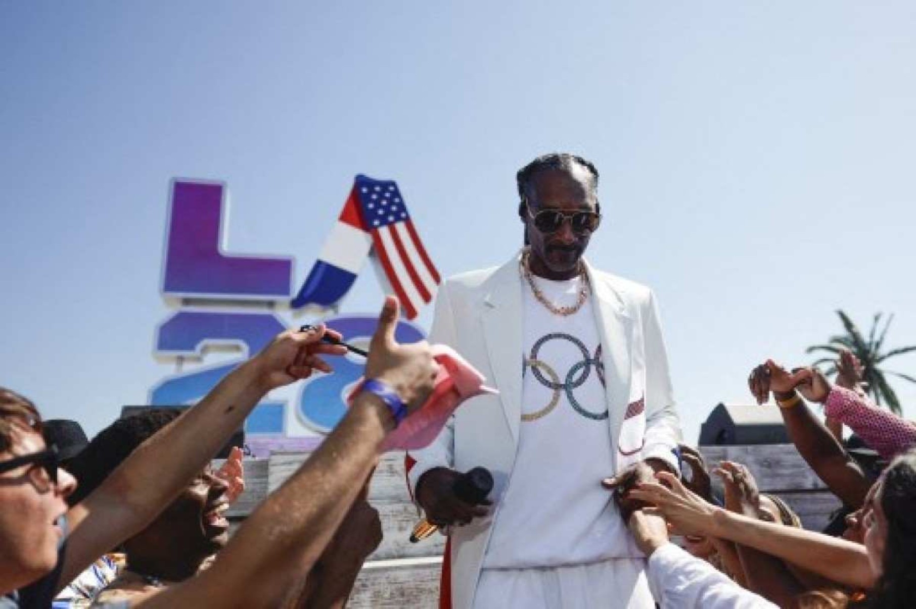 Nesta imagem divulgada em 11 de agosto, Snoop Dogg se apresenta na celebrao da transferncia de transferncia dos Jogos Olmpicos LA28