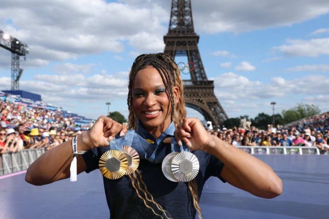 Com o reajuste, atletas como a ginasta Rebeca Andrade e a judoca Bia Souza, campeãs olímpicas nos Jogos de Paris-2024, vão passar a receber R$ 16.629 mensais.
 -  (crédito:  AFP)