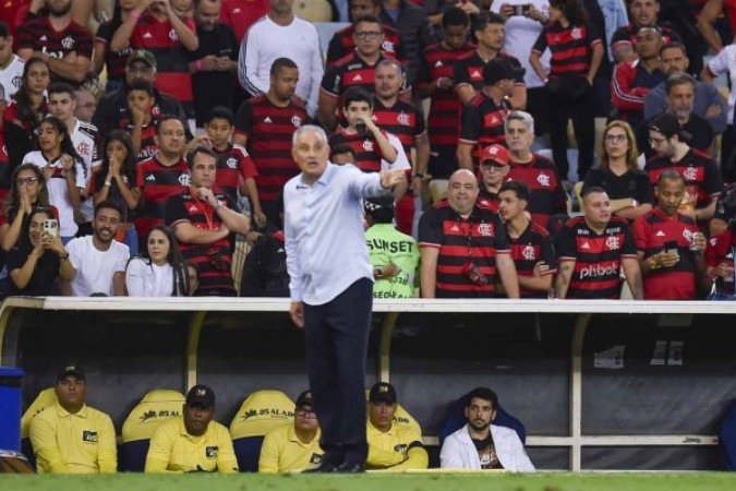 Tite comandando o Flamengo na beira do campo -  (crédito: Foto: Marcelo Cortes/CRF)