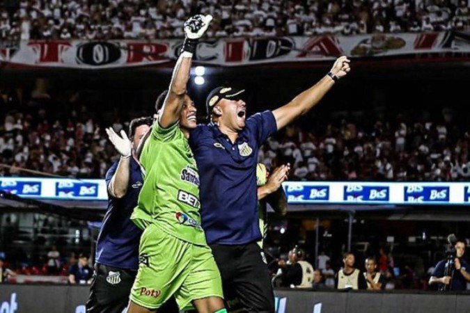 Goleiro Jordi ao lado de Carlos Eduardo Moreira, o Kadu, preparador de goleiros do Novorizontino  -  (crédito:  - Foto: Karen Fontes)