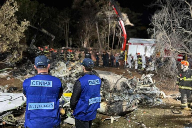 Equipes trabalham, desde a última sexta-feira (9/8), para identificar as vítimas do acidente aéreo que deixou 62 mortos em Vinhedo (SP) -  (crédito: Cenipa/Divulgação)