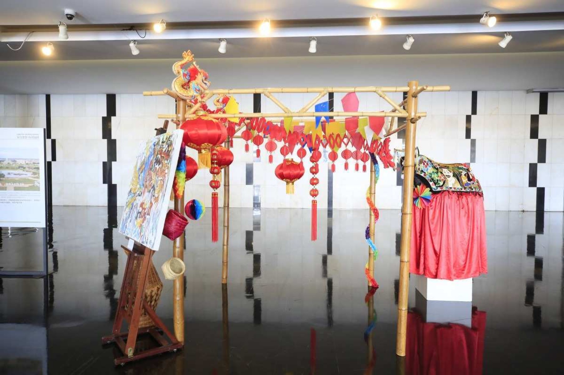 Exposição na Sala Negra do Congresso Nacional comemora 50 anos de relações diplomáticas entre Brasil e China