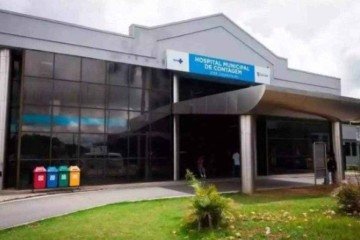 Pai que abandonou a filha ferida depois de acidente de moto é procurado - Prefeitura de Contagem/Divulgação