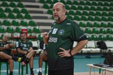 Spencer Lee comandou o Brasília Vôlei em duas temporadas, evitou o rebaixamento e esteve perto dos playoffs em 2025/2026 -  (crédito: Rogério Guerreiro/Brasília Vôlei)