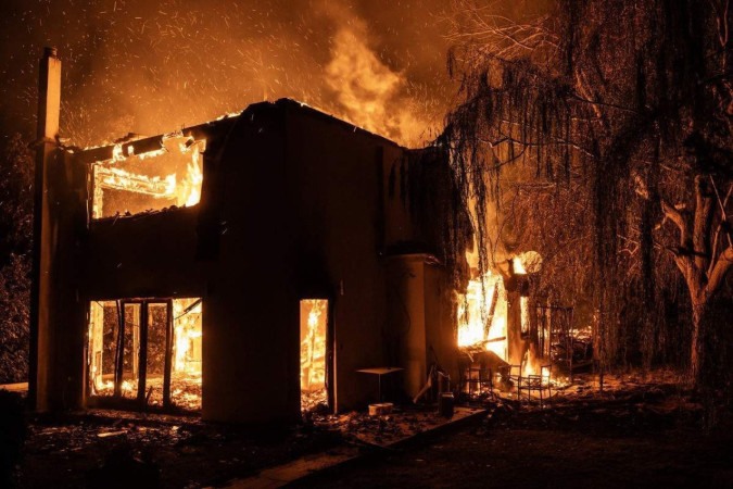 Grécia pediu apoio de países europeus para combate aos incêndios  -  (crédito:  Angelos TZORTZINIS / AFP)