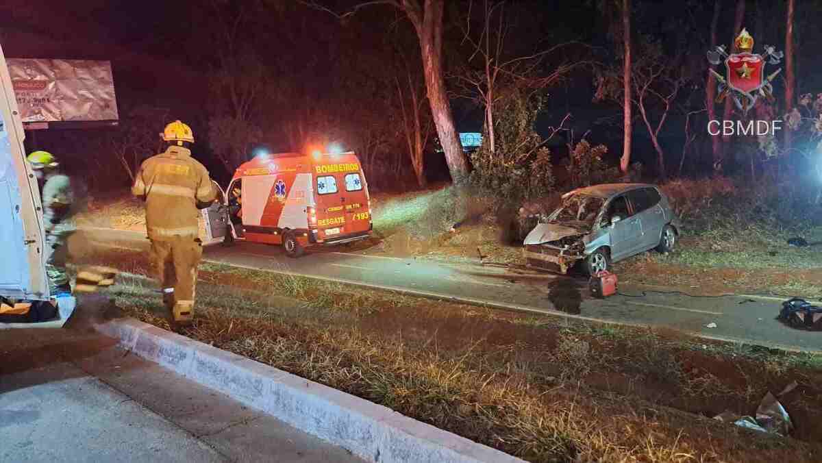 Quatro acidentes de trânsito distintos foram atendidos pelo CBMDF em menos de duas horas -  (crédito: Divulgação / CBMDF)