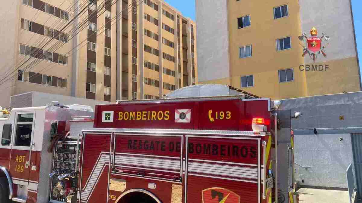 Princípio de incêndio atingiu cozinha de prédio em Samambaia -  (crédito: Divulgação / CBMDF)