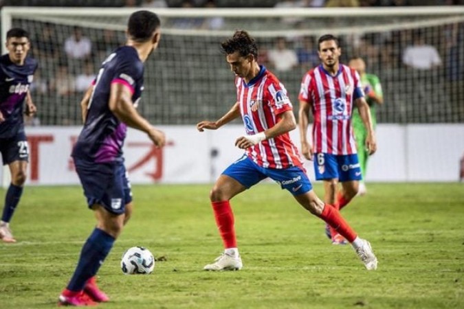 João Félix em ação com a camisa do Atlético de Madrid -  (crédito:  - Foto: Isaac Lawrence/AFP via Getty Images)