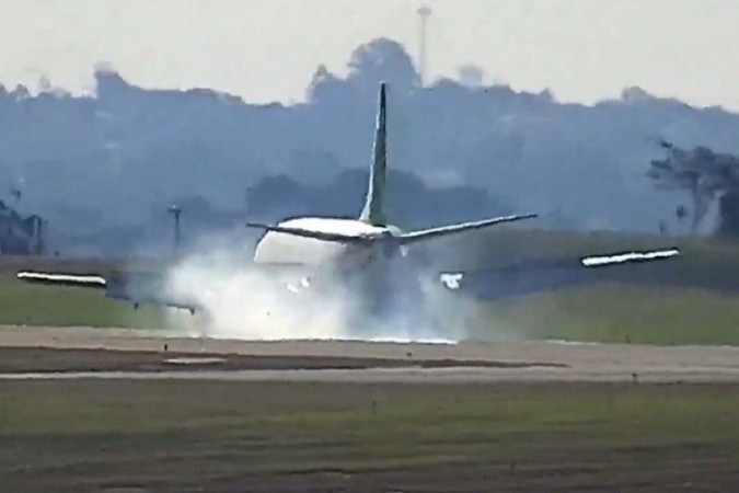 Aeroporto de Campinas foi fechado depois de um pouso de emergência que resultou em pneu estourado  -  (crédito: Reprodução / Redes Sociais)