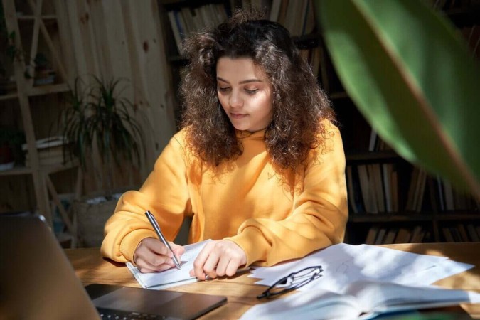 A pressÃ£o familiar durante o vestibular pode intensificar o estresse e a ansiedade dos estudantes (Imagem: Ground Picture | Shutterstock)  -  (crédito: EdiCase)