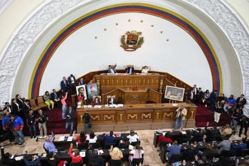 Parlamentares venezuelanos também decidiram pela inelegibilidade de dirigentes políticos  -  (crédito: Federico Parra/AFP)