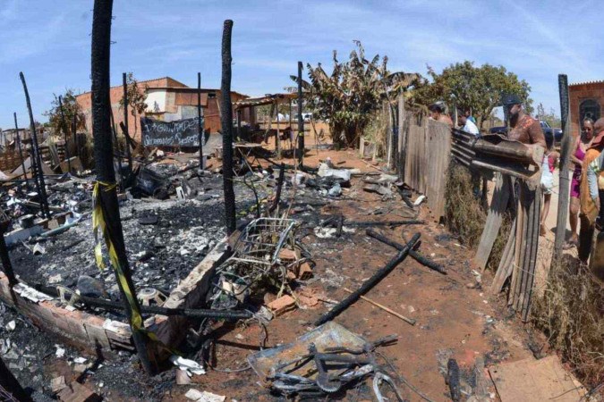 Na última segunda-feira (12/8) cinco pessoas da mesma família morreram em um incêndio ocorrido durante a madrugada. As vítimas são: avô, filha e três netas.  -  (crédito:  Ed Alves/CB/DA.Press)