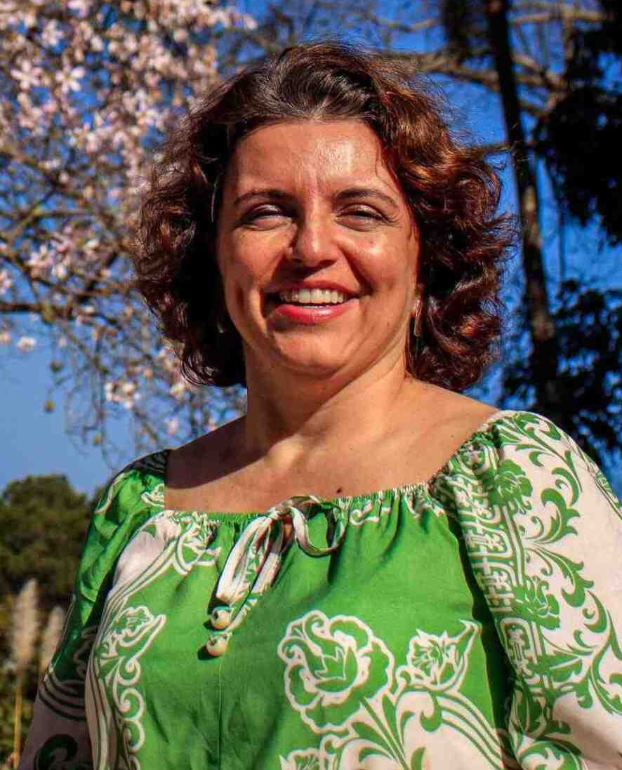 Rozana Navez tem uma trajetória de 27 anos na educação. -  (crédito: Divulgação)