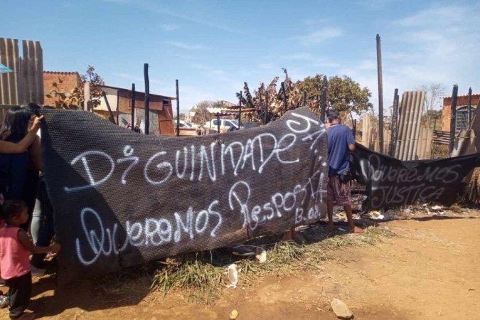 Moradores clamam por justiça em área irregular onde ocorreu incêndio -  (crédito: Ed Alves/CB/DA Press)