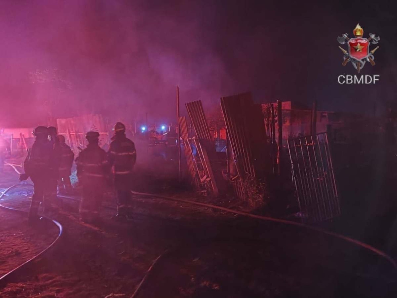 Cinco pessoas da mesma família, sendo três crianças, morreram em incêndio em casa de madeira em Planaltina-DF