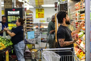 As famílias de renda muito baixa tiveram a menor inflação acumulada no período (3,72%), enquanto a faixa de renda alta anotou o percentual mais elevado (4,97%) -  (crédito: Kayo Magalhães/CB/D.A Press)