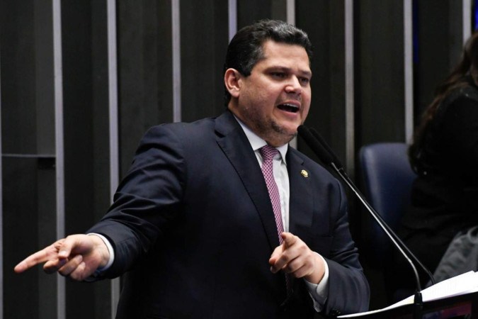 Foi o primeiro item da pauta desta quarta-feira (14/8) na CCJ e o presidente da comissão, David Alcolumbre (União-AP), fez uma leitura bem rápida da tramitação -  (crédito: Jefferson Rudy/Agência Senado)